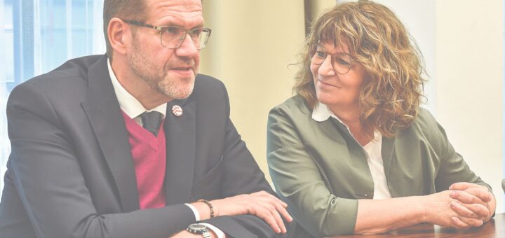 Zwei, die Bürgeranliegen in die Parlamente tragen möchten: Claas Rohmeyer (CDU) ist Vorsitzender des Petitionsausschusses der Bremischen Bürgerschaft, Martina Stamm-Fibich (SPD) übt diese Funktion im Deutschen Bundestag aus. Foto: Schlie