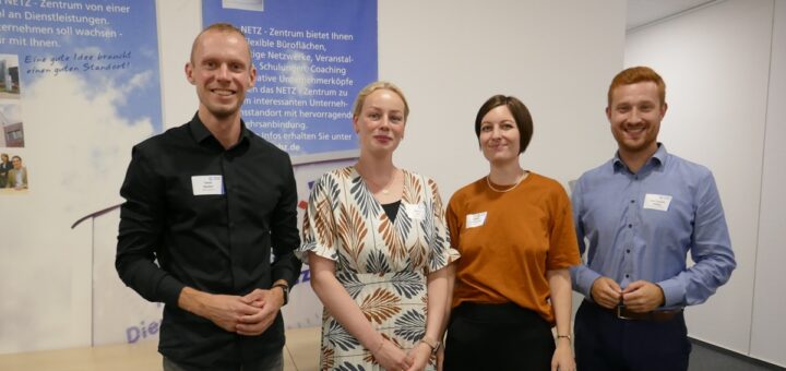 Die Abteilung Wirtschaftsförderung des Landkreises Osterholz hatte zur Auftaktveranstaltung des Unternehmernetzwerks Energie und Klima ins NETZ-Zentrum eingeladen (von links): Tobias Murken, Johanna Katt, Madline Storkemaier und Dirk-Frederik Stelling. Foto: Fricke