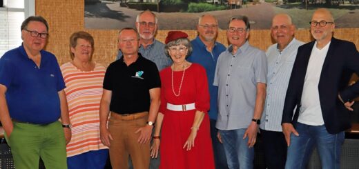 Der Seniorenbeirat der Kreisstadt (von links): 1. Vorsitzender Harry Schnakenberg, Monika Stahlberg, Jörg Struckmeyer, Michael Pohlmann, Angelika Haase, Thomas Nolte, Willy Gerlach, Klaus Garbade und Rolf Bellmann. Foto: Fricke