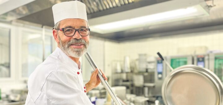 Michael Winne ist der Küchenchef im RKK und will dazu beitragen, dass Patientinnen und Patienten sich wohl fühlen. Foto: Füller