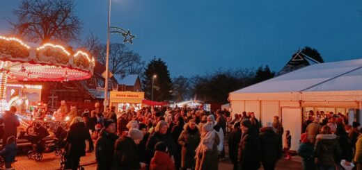 Fahrgeschäfte, Stände, Buden, Spiel, Spaß und kulinarisches Angebot: Unter den vielen Ständen auf dem Hamberger Weihnachtsmarkt wird jeder fündig. Foto: Weihnachtsmarkt Hambergen e.V.