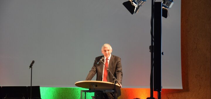 „Sie bringen Menschen zusammen und machen damit unsere Demokratie stärker“, lobte Torsten Rohde die Ehrenamtlichen aus der Kreisstadt. Foto: Utke