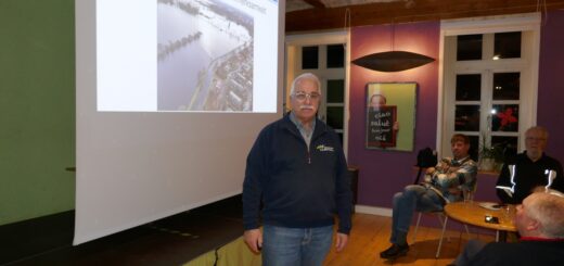 Einen Rückblick auf das Weihnachtshochwasser 2023 gab Gemeindebrandmeister a.D. Andreas Hensel den NABU-Mitgliedern und Gästen im Alten Amtsgericht. Foto: Fricke