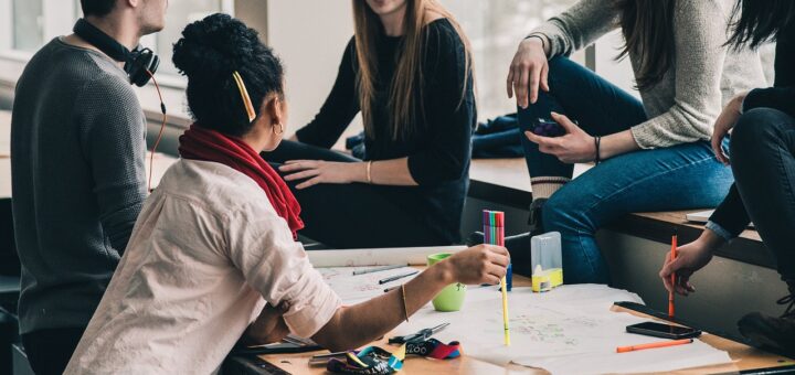 In Bremen wird Bildung heute als wichtige Gemeinschaftsaufgabe angesehen. Bild: StockSnap via pixabay.com, 2557396.