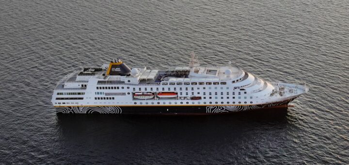 Das elegante Kreuzfahrtschiff MS Hamburg von Plantours bietet Platz für bis zu 400 Passagiere. Foto: Plantours