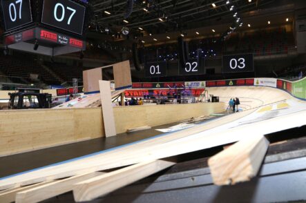 Sixdays Six Days Sechstage Rennen Bremen Radsport Rad Konstruktion nah