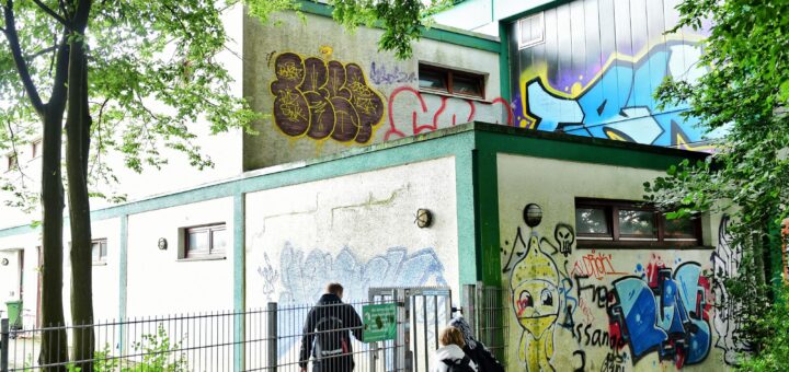 Die Sporthalle am Rosenweg muss den Plänen weichen, an selber Stelle soll der Neubau im gleichen Umfang stehen. Foto: Schlie