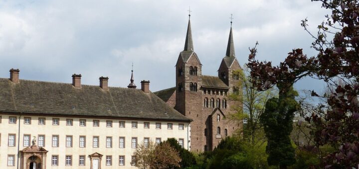 Das UNESCO Weltkulturerbe Schloss Corvey in Höxter. Bild: 2290009 falco auf pixabay.com