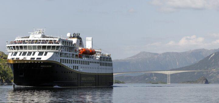 Die Havila Castor schippert durch den majestätischen Trollfjord. Das 124 Meter lange und 22 Meter breite Schiff verfügt über 179 moderne Kabinen. Foto: Havila Voyages