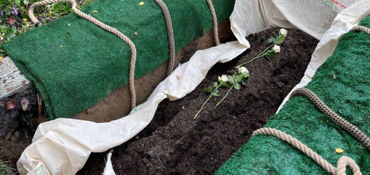 Die so genannte neue Erde kann mit oder ohne Leinentuch in Pilotregionen beigesetzt werden – ganz ohne Sarg. Dieser ist nur für den Weg zur Grabstelle vorgeschrieben. Foto: Meine Erde