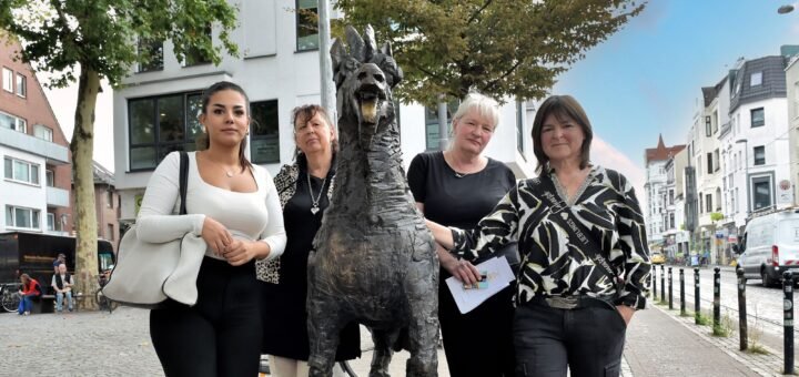 Tracy El Haddad, Gabi Süßmann, Martina Geffken und Ute Kraft (v.l.n.r) fordern die geplante Videoüberwachung auf dem Ziegenmarkt im Viertel umzusetzen. Foto: Schlie