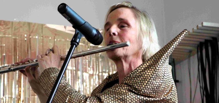 frauke400 spielt querflöte