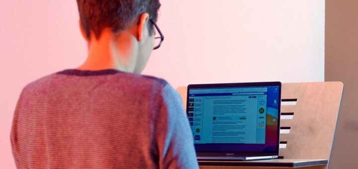 Von Zuhause aus an einer Beiratssitzung teilnehmen oder gar Bürgeranträge einbringen? In manchen Ortsamtsbezirken kein Problem. In anderen Ortsämtern gibt es nicht mal WLAN. Foto: pixabay