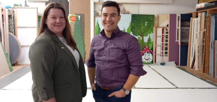 Tina Stelljes und Timon Finke vom TIO wollen den Menschen durch die dunkle Jahreszeit helfen. Foto: Roskamp