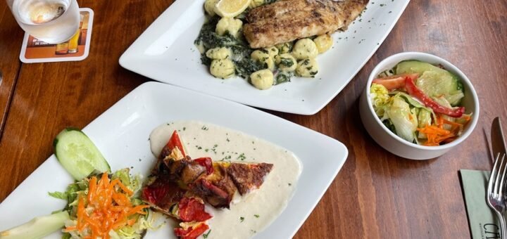 Kleine Tortillastücke und Seehechtfilet im Casa. Foto: Schlie