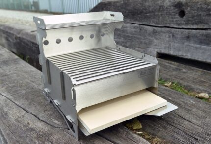 In der Pro-Version bietet der GrillNik auch einen Ofen mit Pizzastein. Foto: Schlie