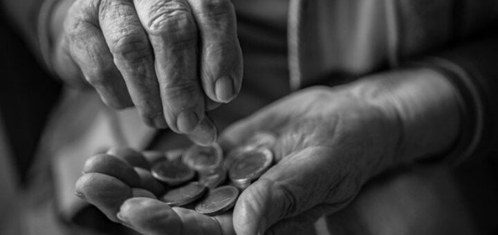 Sparen im Eigenheim ist eine Investition in die Zukunft. Bild: https://pixabay.com/de/photos/m%C3%BCnzen-geld-armut-obdachlos-8975531/