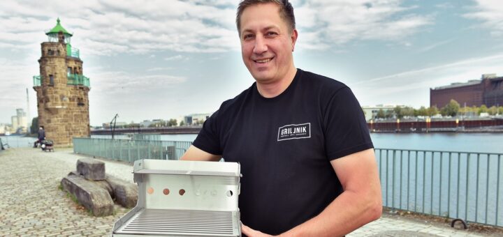 Paul Nikonow entwickelt zusätzlich zum GrillNik weiteres Zubehör. Foto: Schlie