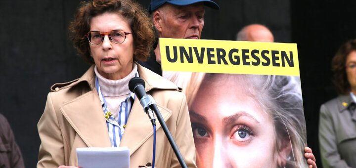 Gedenken 7. Oktober Bremen Israel Juden Hamas Mutter