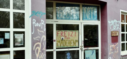 Das Mädchen_Kulturhaus in der Heinrichstraße bekommt bisher eine institutionelle Förderung der offenen Kinder- und Jugendarbeit. Es ist einer der wenigen Orte in Bremen, der nur für Frauen und Mädchen zur Verfügung steht.Foto: Schlie