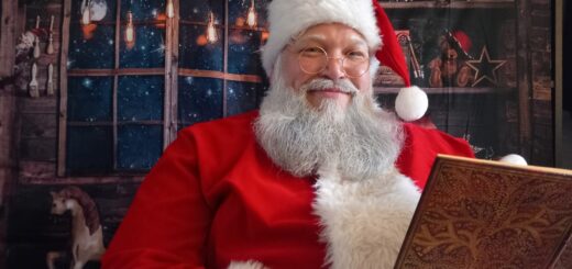 Malte Hedenkamp, den Lilienthaler auch als Schauspieler kennen, ist sehr überzeugend als Weihnachtsmann. Archivfoto: Roskamp