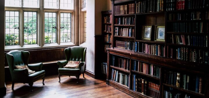 CNC ist ein automatisiertes Verfahren, das in der industriellen Fertigung zum Einsatz kommt. Bild: https://pixabay.com/photos/library-setup-books-read-stately-5219747/