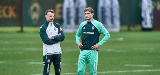 Zwei die wissen müssten wie es geht: Co-Trainer Christian Groß (l.) agierte während seiner aktiven Karriere in der Defensive. Im Training legte sein Cheftrainer Horst Steffen unter der Woche den Fokus auf Zweikampfführung. Stark (r.) gilt als Option für die Startelf. Foto: nordphoto GmbH / gumzmedia