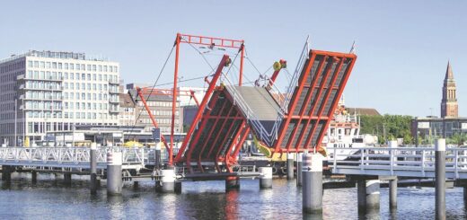 Urlaubsplanende können im Jahr 2026 eigentlich nur zweimal richtig Brücken schlagen und ihr Freizeitkonto aufstocken. Brückentage. Foto: Vic Neo from Pixabay