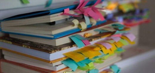 Nachhaltig Bücher kaufen und verkaufen. Bild: https://unsplash.com/de/s/fotos/b%C3%BCcher-stapel?orientation=landscape&license=free