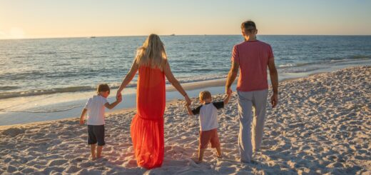 Familien, die jetzt ihren Sommerurlaub buchen, könnten von Kinderfestpreisen profitieren. Foto: Michelle Pitzel auf Pixabay