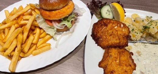 Lachsburger und „Dauerbrenner“ im Knurrhahn-Imbiss. Foto: Schlie