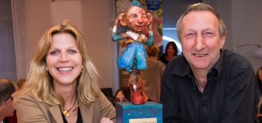 Beate Hoffmann und Charly Kowalczyk veranstalten mehrmals im Jahr das Bremer Hörkino im alten Fundamt. Foto: pv