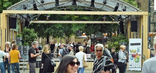 Seit 2019 belebt das Open Space Domshof die Bremer Innenstadt in den Sommermonaten. Auch 2026 stellt die Hochschule für Künste wieder ein breites Programm in Aussicht. Foto: Archiv