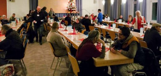 Seit über 40 Jahren organisiert der CVJM die „Offene Nacht von 8 bis 8“. 2025 konnte der Heiligabend für Wohnungslose insbesondere wegen privater Spenden veranstaltet werden. Foto: CVJM