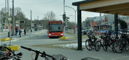 ÖPNV Haltestelle Roland-Center Huchting