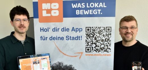 Alex Krause (l.) und Alexander Ohlei entwickeln zusammen die App Molo News. Diese soll lokale Nachrichten aus der Region bündeln.Foto: Schlie