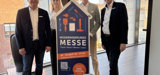 Thomas Hiller, Stefanie Kase, Christian Meyer-Hammerström und Jan Mackenberg (von links) präsentieren das Programm und neue Logo der Modernisierungsmesse in der Kreisstadt. Foto: Utke